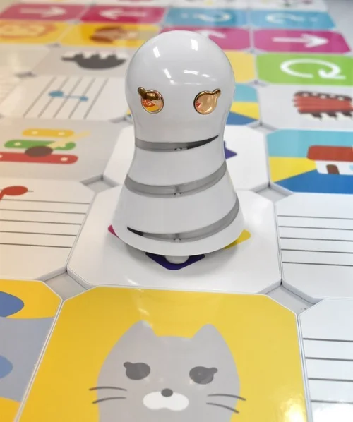 生後7カ月からのプログラミング。日本発の知育玩具「KUMIITA