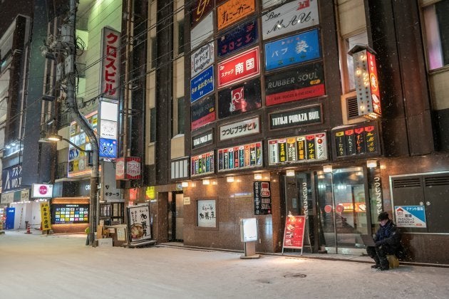 旭川の繁華街でリモートワーク。