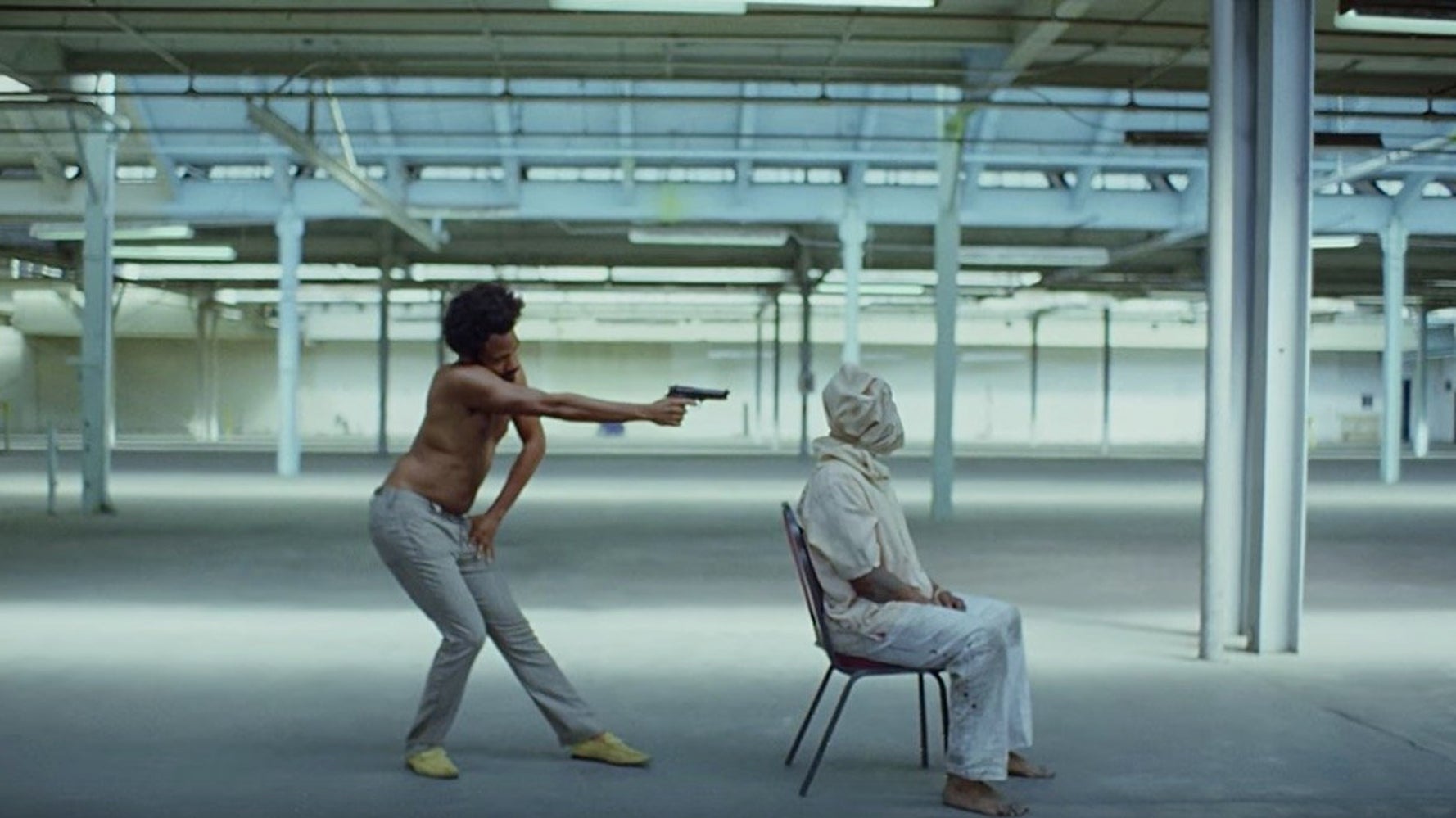 チャイルディッシュ ガンビーノ This Is America の衝撃 なぜ話題になったのか Mvを解説 ハフポスト アートとカルチャー