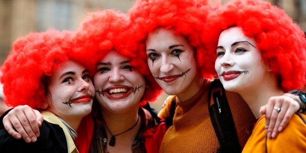 イギリスのマクドナルド従業員が初のストライキ ドナルドのコスプレで労働環境の改善を訴える ハフポスト イギリスのマクドナルド従業員が初のストライキ ドナルドのコスプレで労働環境の改善を訴える ハフポスト