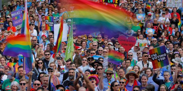 同性婚への賛成を呼びかける集会参加者たち＝9月10日、オーストラリア・シドニー