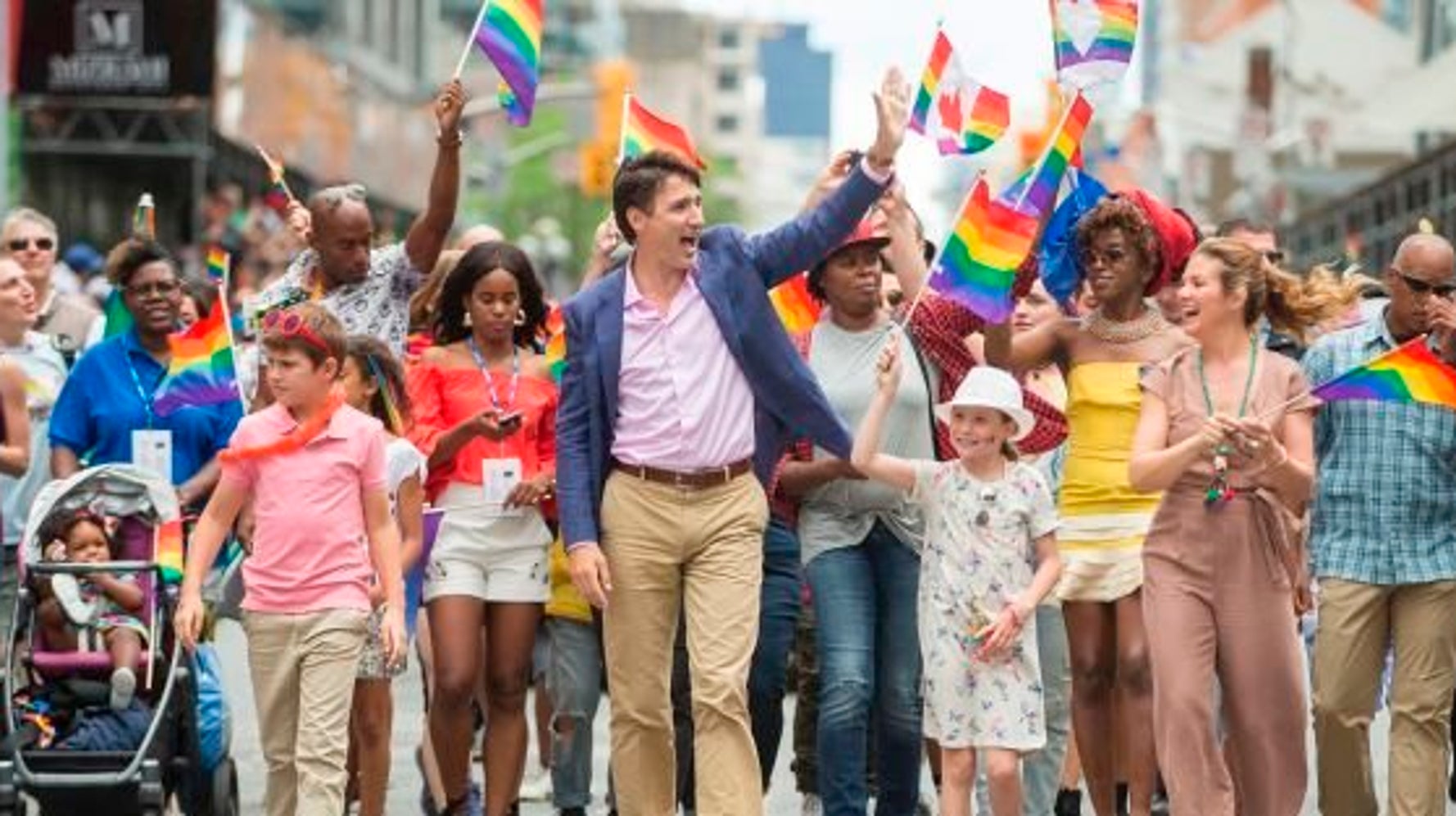 トルドー首相 Lgbtパレードにラマダン靴下で参加 ダイバーシティがカナダを強くしてきた ハフポスト Life トルドー首相 Lgbtパレードにラマダン靴下で参加 ダイバーシティがカナダを強くしてきた ハフポスト Life