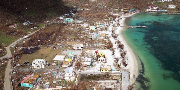 イルマの影響で建物が破壊されたイギリス領バージン諸島＝9月11日