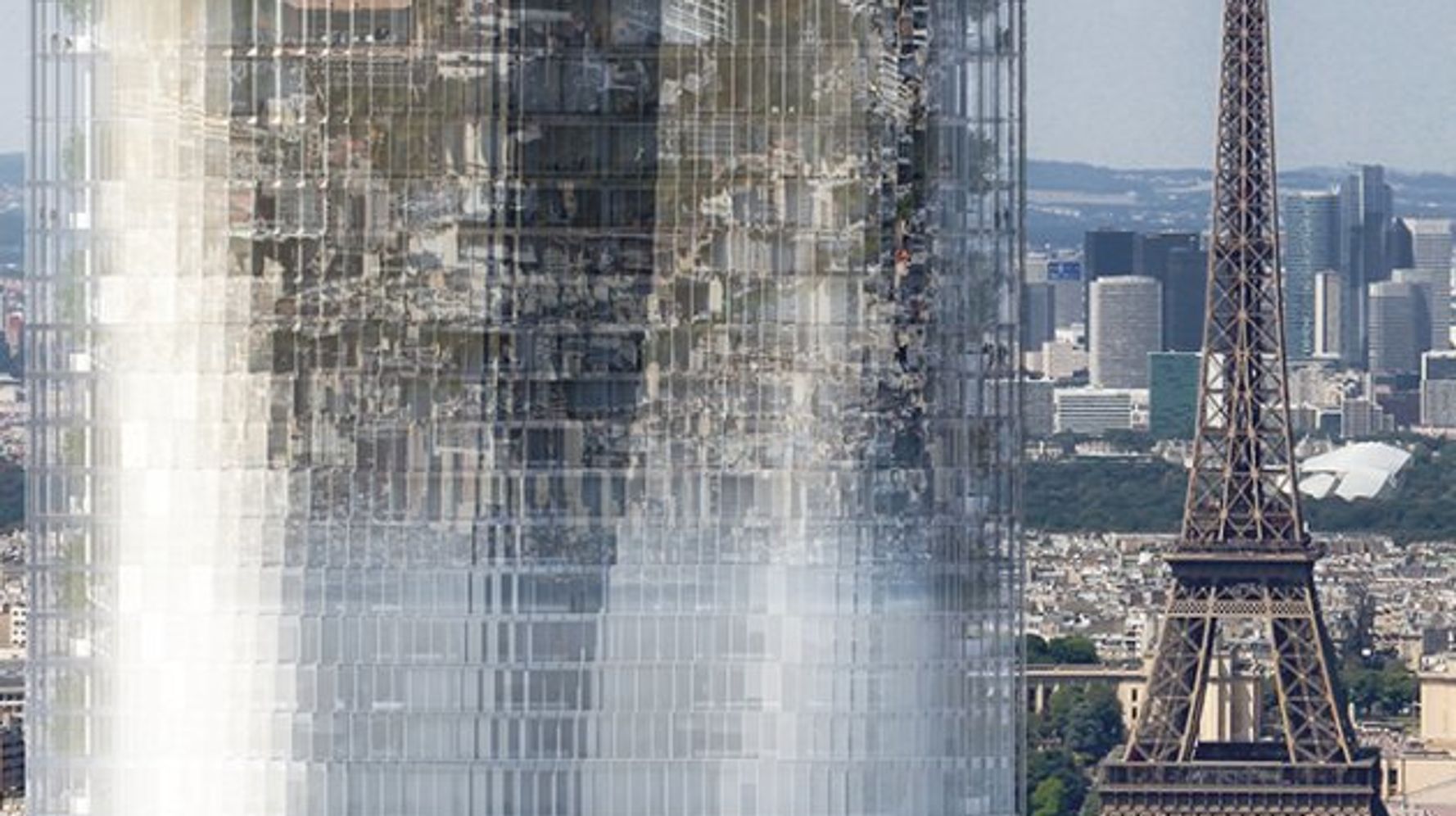 エッフェル塔が 巨大な鏡 で逆さまに パリ高層ビルの改修計画案がすごい ハフポスト