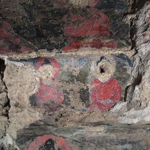 発見された色彩豊かな壁画。何層にも重ねて塗られた油絵技法が既に5～6世紀に使われていることが日本隊によって解明され、西洋の油絵よりはるか昔にこの技法がバーミヤンで使われていたことが学会で発表され大きな反響となった。