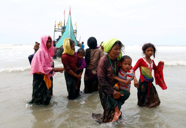 ミャンマーから海路バングラデシュに逃れてきたロヒンギャ難民＝2017年9月7日