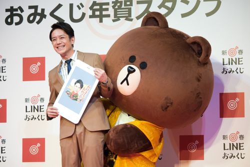 滝沢秀明さん、LINE CMで感謝のメッセージ 「来年から立場は変わり、新たなステージが待っています」 | ハフポスト アートとカルチャー