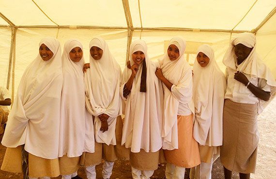 中等教育校に通うソマリア難民の女子生徒たち