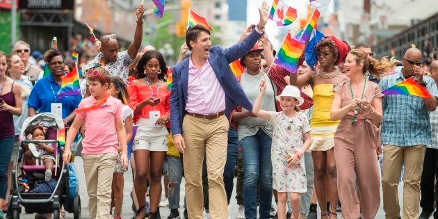 2017年、性的少数者のプライドパレードに参加したトルドー首相と家族