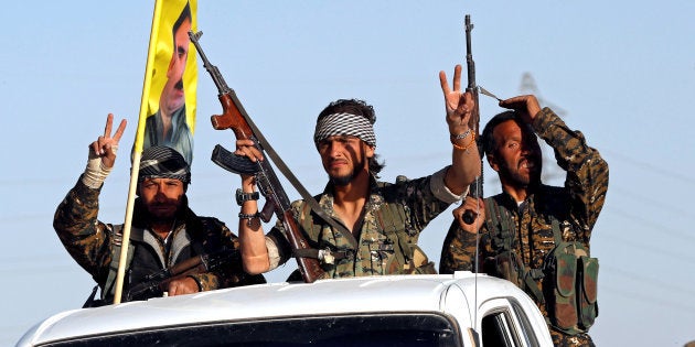 Fighters of Syrian Democratic Forces make the V-sign as their convoy passes in Ain Issa, Syria October 16, 2017. REUTERS/Erik De Castro TPX IMAGES OF THE DAY