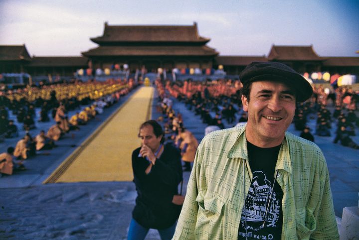 1987年、北京で「ラストエンペラー」の撮影に臨むベルナルド・ベルトルッチ監督。(Photo by Mondadori Portfolio by Getty Images)