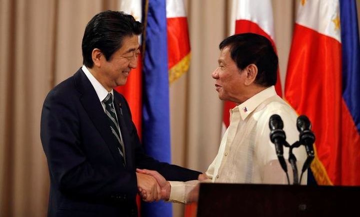 Philippine President Rodrigo Duterte and visiting Japanese Prime Minister Shinzo Abe shake hands after a joint statement at the presidential palace in Manila, Philippines January 12, 2017.
