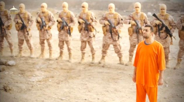 ISに捕まり、オレンジ色のつなぎを着せられた人