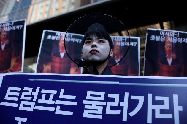 訪韓「反対」集会の参加者（2017年11月4日、ソウル）
