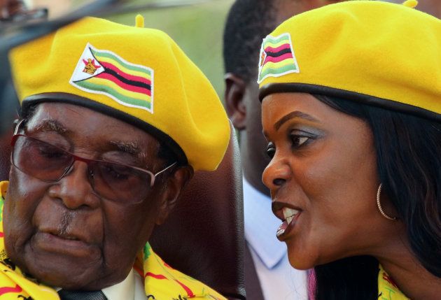 ムガベ大統領（左）とグレース夫人。November 8, 2017.REUTERS/Philimon Bulawayo