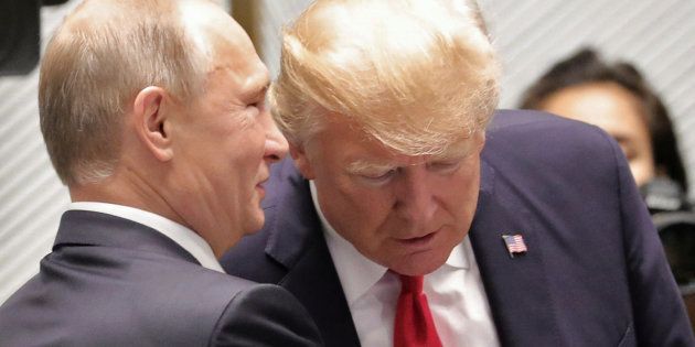 U.S. President Donald Trump and Russian President Vladimir Putin talk before a session of the APEC summit in Danang, Vietnam November 11, 2017. Sputnik/Mikhail Klimentyev/Kremlin via REUTERS ATTENTION EDITORS - THIS IMAGE WAS PROVIDED BY A THIRD PARTY.