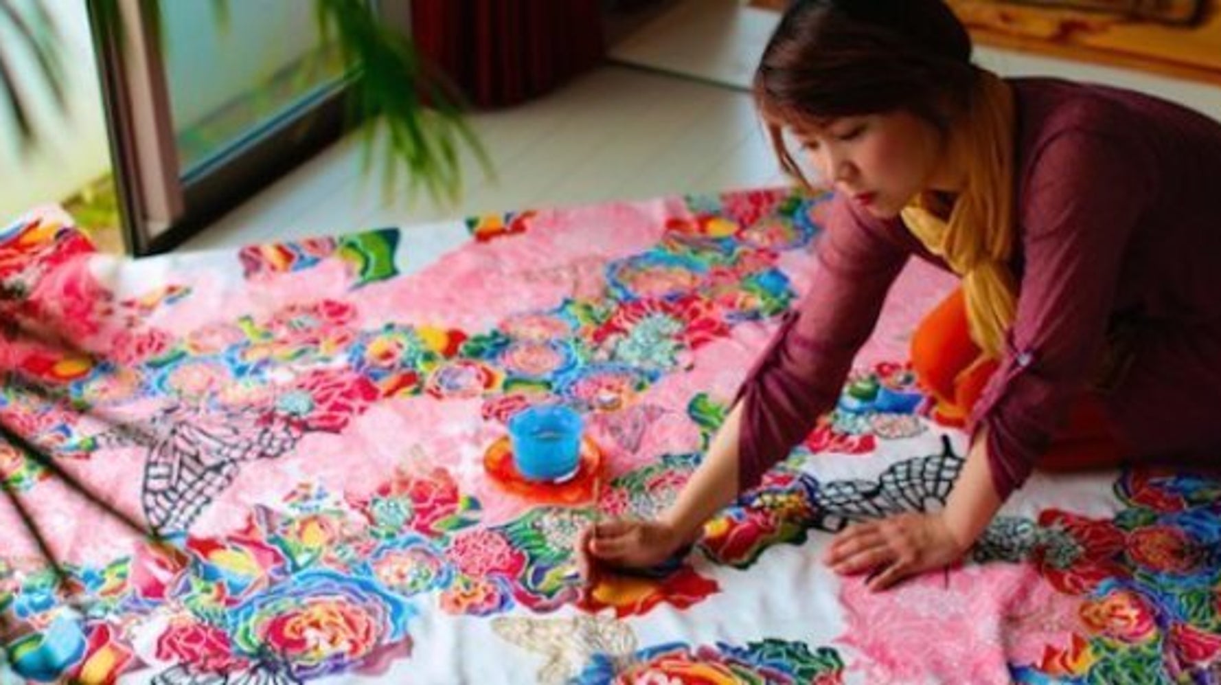 クラウドファンディングで即日、目標額を達成！29歳の紅型作家・新垣