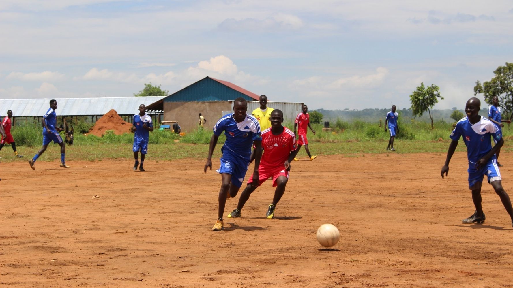 サッカーを通じたアフリカの難民支援 日本人大学生が見たスポーツによる 平和構築 ハフポスト