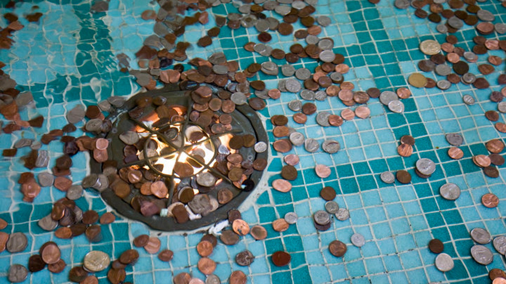 願いを込めて噴水に投げたコインって、その後どうなってるの？ | HuffPost