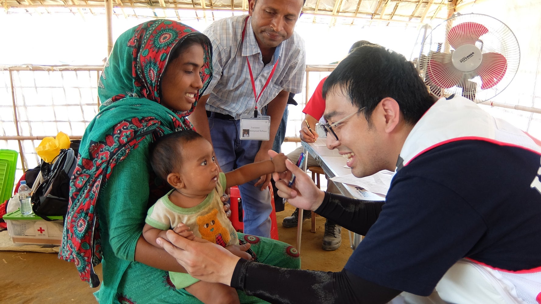 死んだ赤ん坊 衰弱しきった母親 ロヒンギャ難民キャンプはいま 現地ルポ ハフポスト 死んだ赤ん坊 衰弱しきった母親 ロヒンギャ難民キャンプはいま 現地ルポ ハフポスト