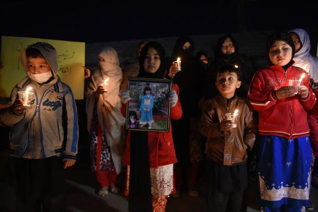 クエッタで行われた7歳少女の追悼集会に参加した子供たち。 (Photo credit should read BANARAS KHAN/AFP/Getty Images)