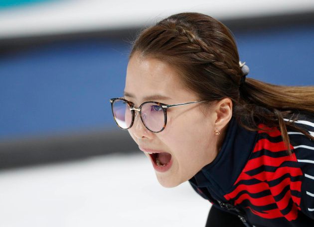 メガネ先輩 ついにメガネを外した そして泣いた カーリング女子 ハフポスト