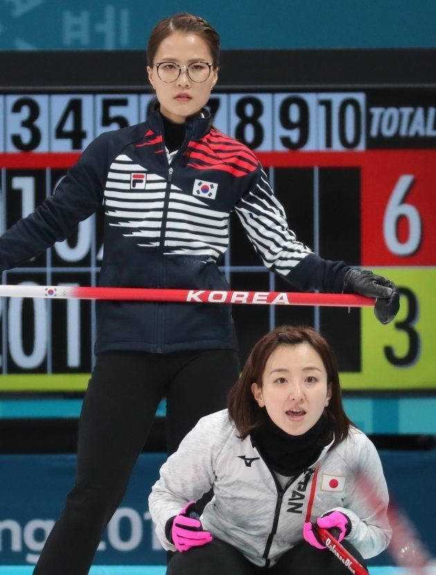 藤沢五月選手（右）、キム・ウンジョン選手（左） 2018年2月23日、韓国・江陵。