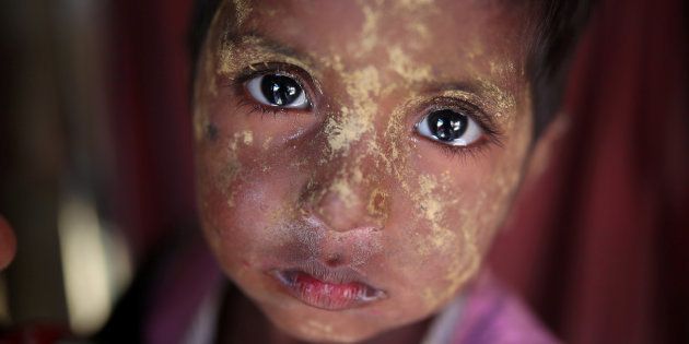 難民キャンプに逃れたロヒンギャの女の子＝2018年1月、バングラディシュ・コックスバザール