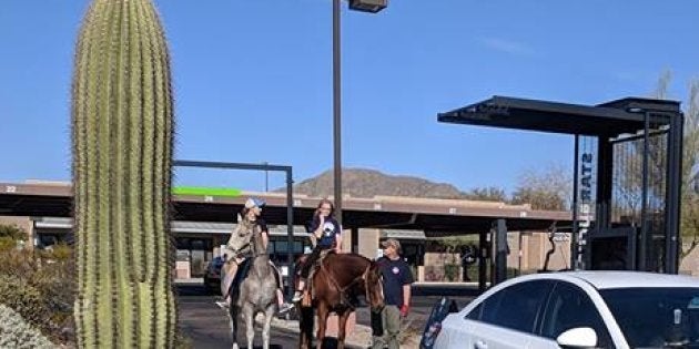 なんでコーヒーを売ってくれないの スタバに馬で行った少女の悲劇 ハフポスト