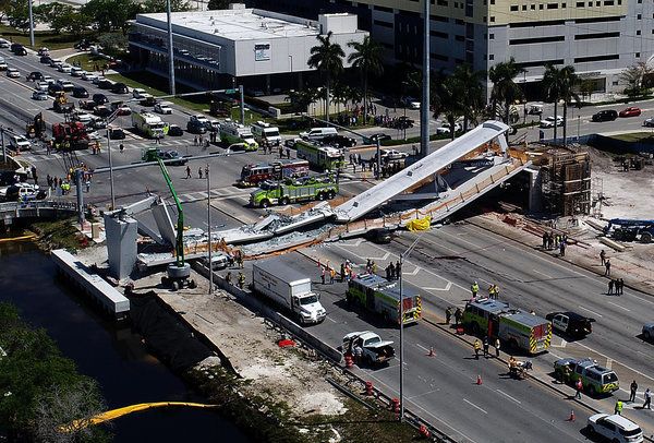 米フロリダで歩道橋が崩落 車や通行人が下敷きに 4人死亡 Snsに多くの現場映像 ハフポスト