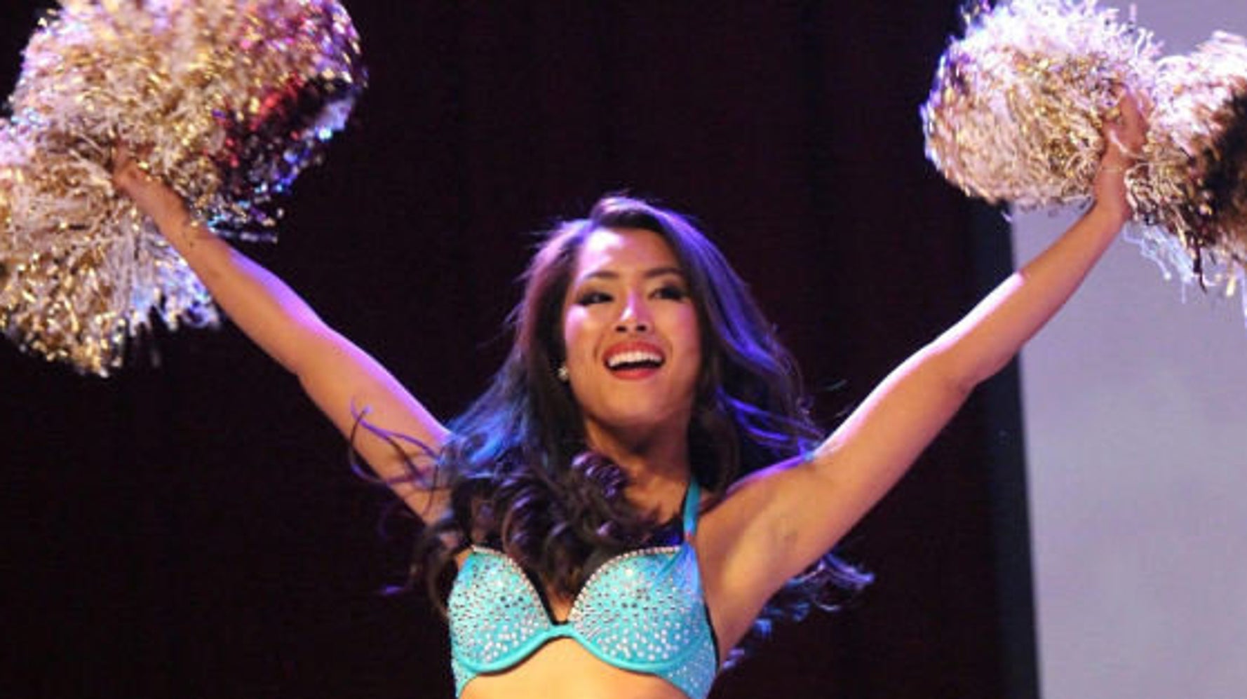 遅咲きのチアリーダーnflの舞台へ 人生って何が起こるかわからない 橋詰あずささん ハフポスト Life