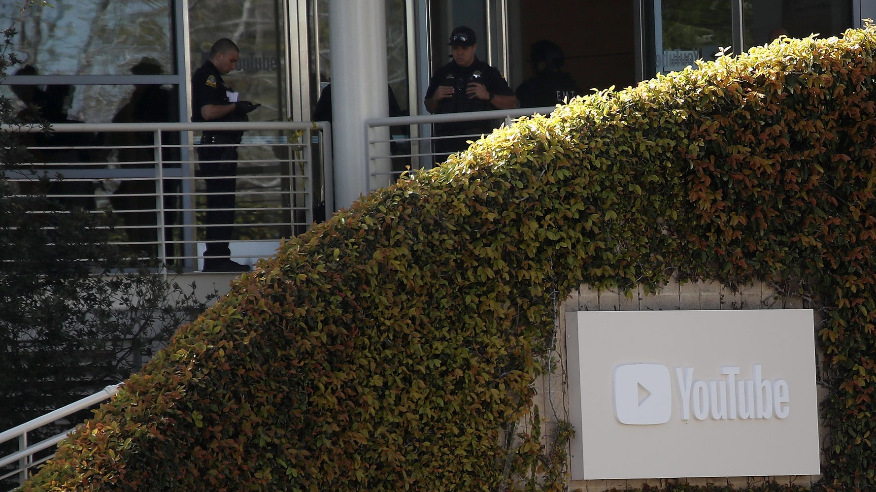 ユーチューブ銃撃事件でデマ拡散 俺は銃撃犯じゃないぞ 憤る声が続出 ハフポスト ユーチューブ銃撃事件でデマ拡散 俺は銃撃犯じゃないぞ 憤る声が続出 ハフポスト