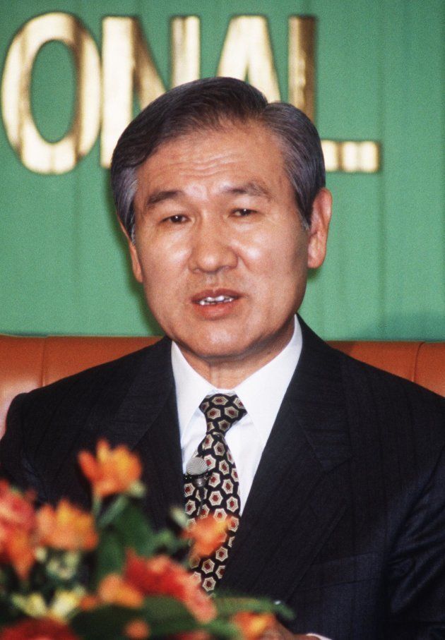 記者会見する韓国の盧泰愚大統領（1990年、東京・千代田区内幸町の日本記者クラブ） 