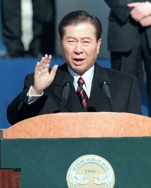 ソウルの国会で行われた就任式で宣誓する金大中大統領（1998年） 