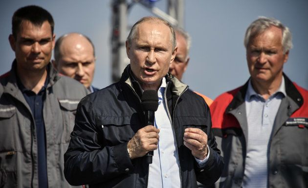 開通式であいさつするプーチン大統領