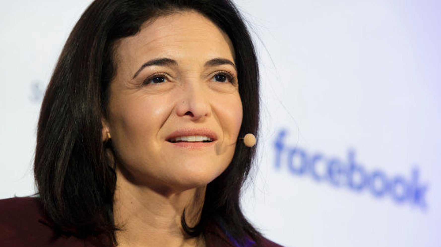 Facebook首脳が感涙の卒業式スピーチ 夫の死から学んだこと ハフポスト Life Facebook首脳が感涙の卒業式スピーチ 夫の死から学んだこと ハフポスト Life