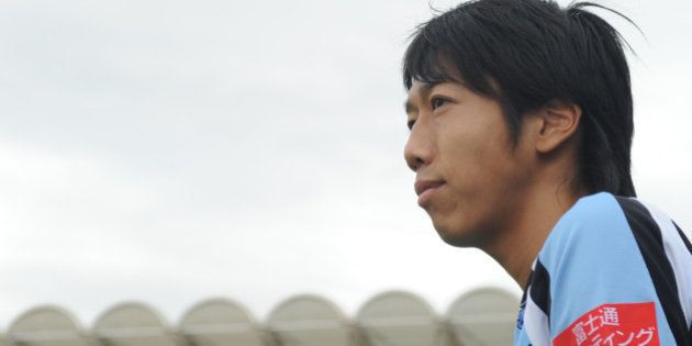 KAWASAKI, JAPAN - MAY 12: (EDITORIAL USE ONLY) Kengo Nakamura #14 of Kawasaki Frontale looks on prior to the J.League match between Kawasaki Frontale and Kashiwa Reysol at Todoroki Stadium on May 12, 2012 in Kawasaki, Japan. (Photo by Masashi Hara/Getty Images)