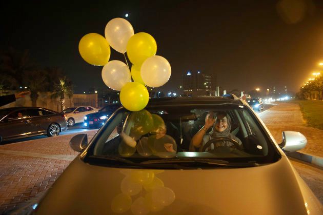 女性たちは笑顔でハンドルを握った。サウジアラビアで運転解禁