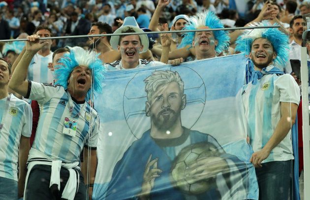 アルゼンチンの勝利を喜ぶサポーターたち