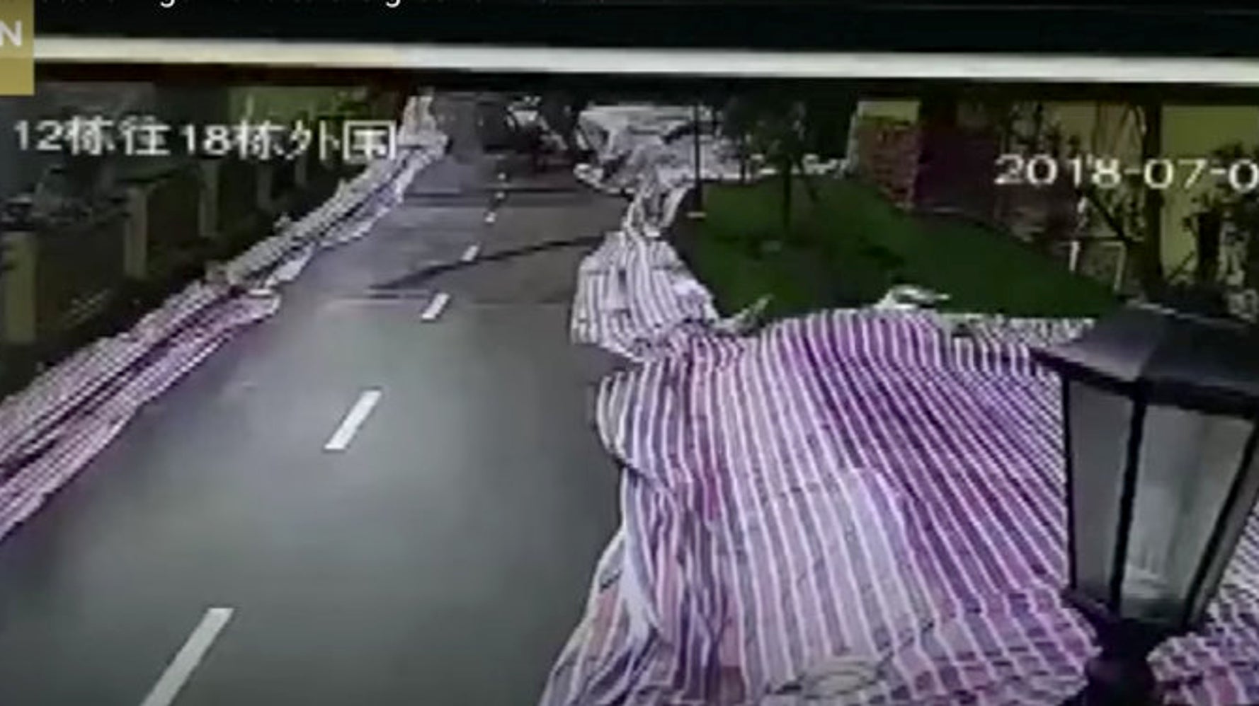 道路が こんにゃく のようだ 中国の衝撃的な瞬間 カメラは捉えた ハフポスト