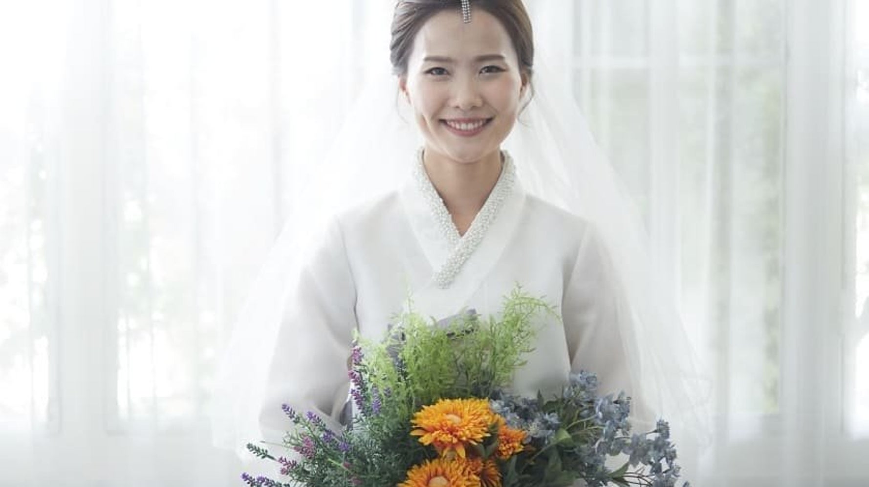 メガネ先輩 が結婚 平昌オリンピックのチームメイトが笑顔で祝福 ハフポスト メガネ先輩 が結婚 平昌オリンピックのチームメイトが笑顔で祝福 ハフポスト