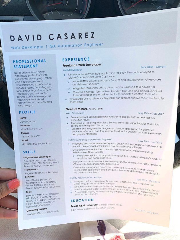 カサレスさんが配っていた履歴書。学歴や職歴、扱えるプログラミング言語などが書かれている