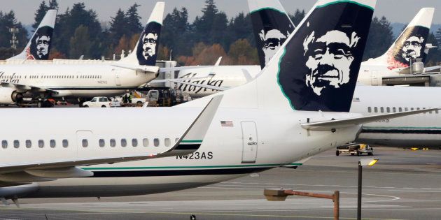 アラスカ航空 ゲイカップルに 男女に席を譲れ と要求して炎上 謝罪 ハフポスト