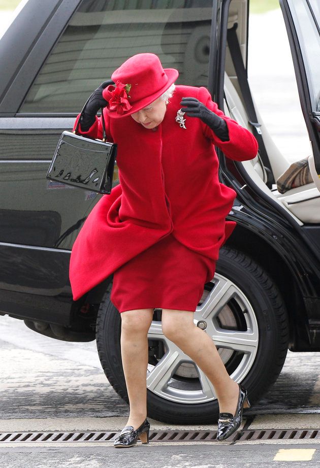 海外のネット民 英エリザベス女王の写真でコラ画像選手権を始めてしまう ハフポスト