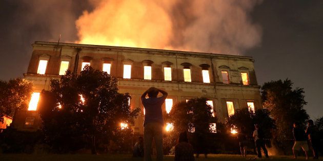 炎に包まれる国立博物館