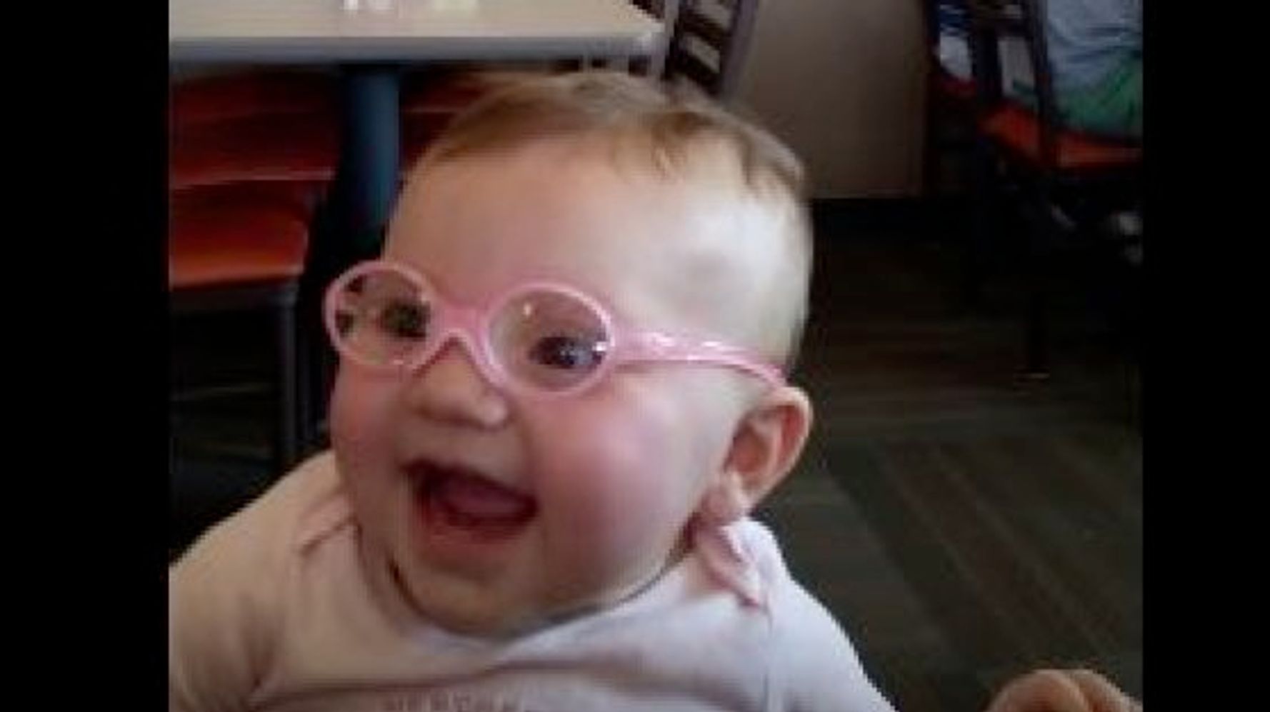 わあ 見える 視力の弱い赤ちゃん メガネをかけた瞬間 動画 ハフポスト Life