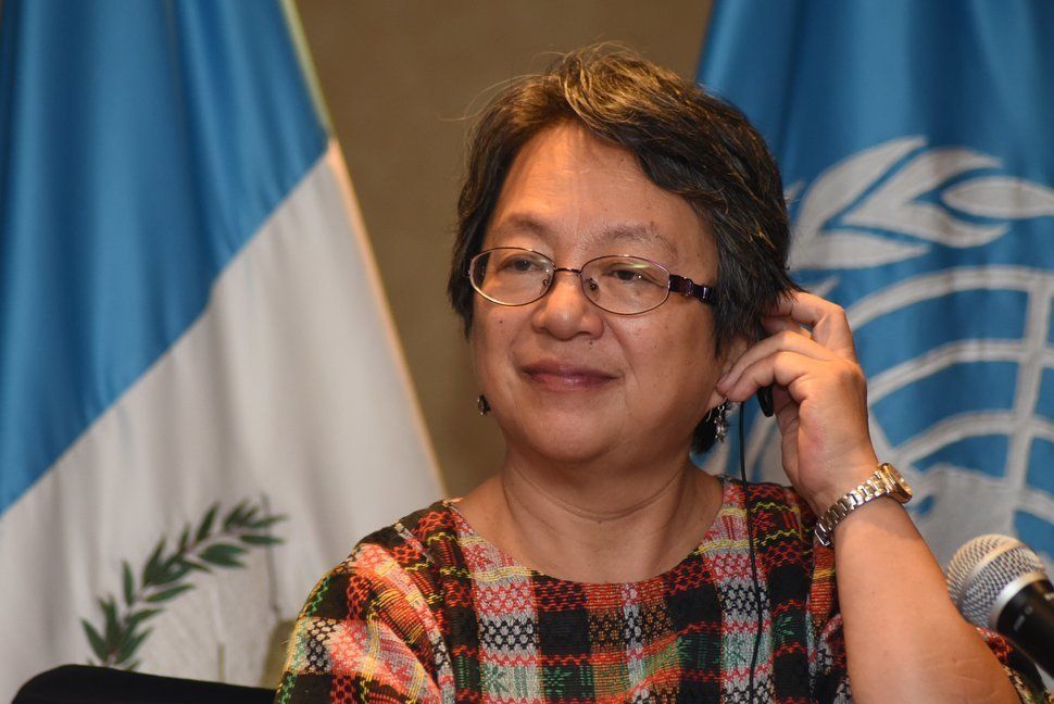 先住民の権利に関する国連の特別報告者を務めるビクトリア・タウリ＝コープス氏。2018年5月10日、グアテマラシティで開催された記者会見の場で。彼女は母国のフィリピン政府からテロリスト認定を受けていた。