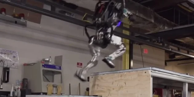 マジで 人型ロボット アトラスが 忍者戦士 レベルなんだけど 動画 ハフポスト マジで 人型ロボット アトラスが 忍者戦士 レベルなんだけど 動画 ハフポスト