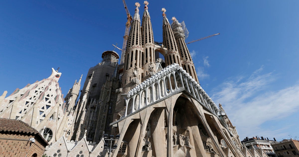 サグラダ・ファミリア」は違法建築だった？ 133年ぶりに認可へ