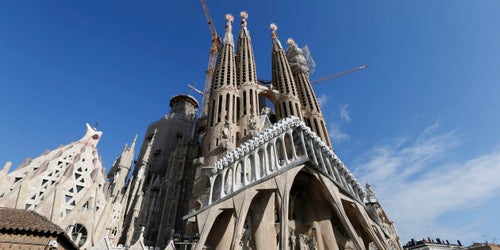 サグラダ・ファミリア」は違法建築だった？ 133年ぶりに認可へ